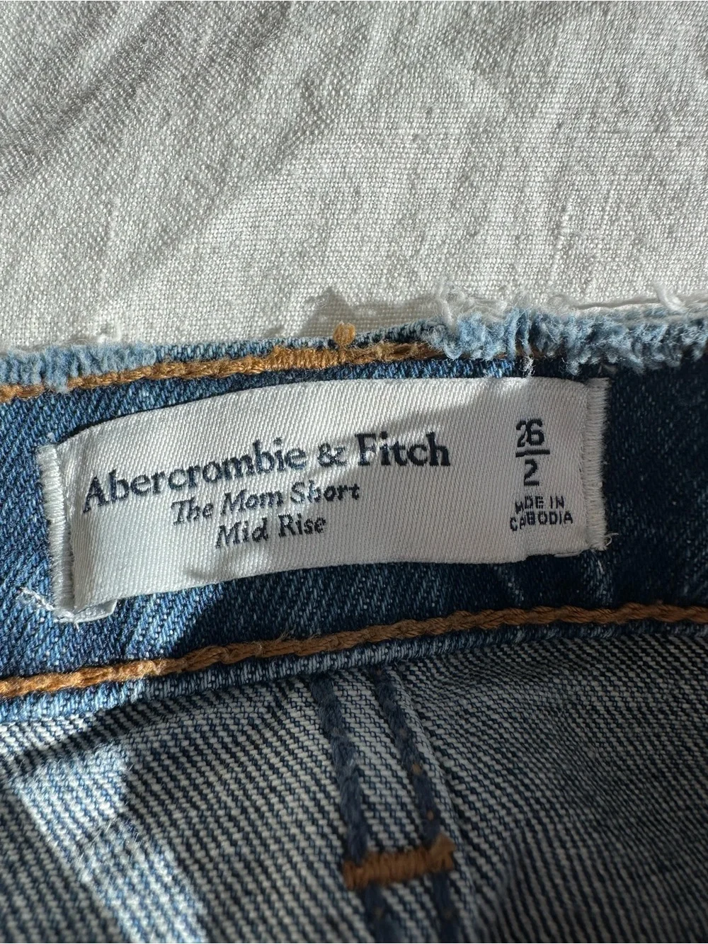 Abercrombie the mom short denim cut off shorts, 26 / 2